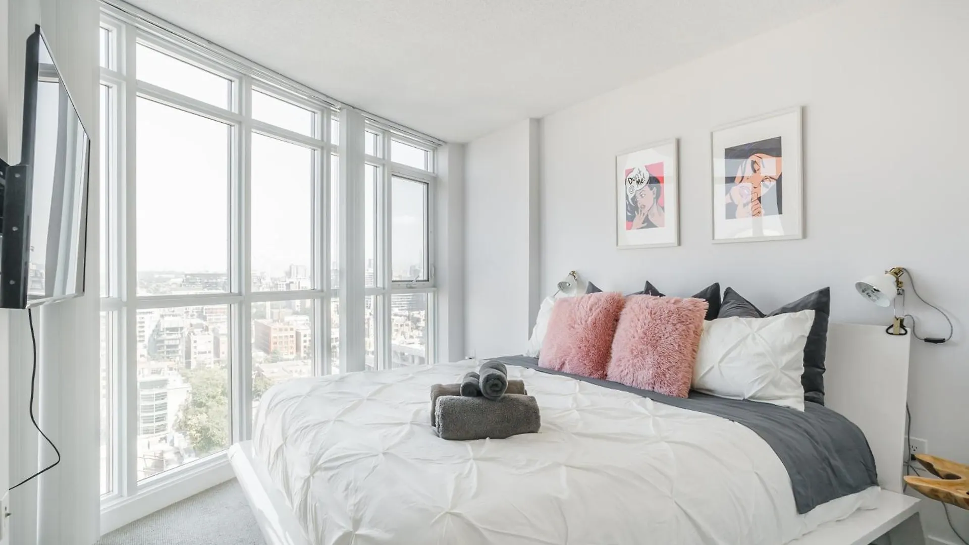 Lanterra Downtown Apartment Toronto Canada