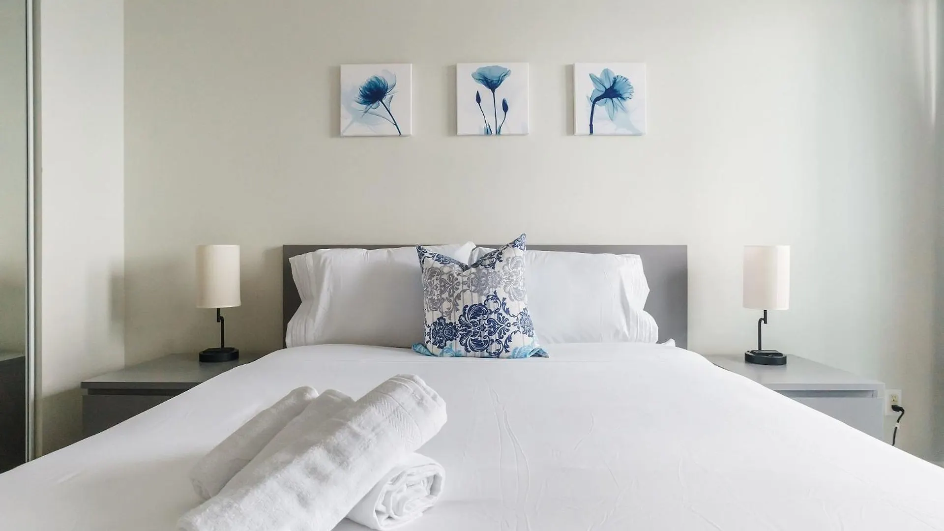 Lanterra Downtown Apartment Toronto Canada