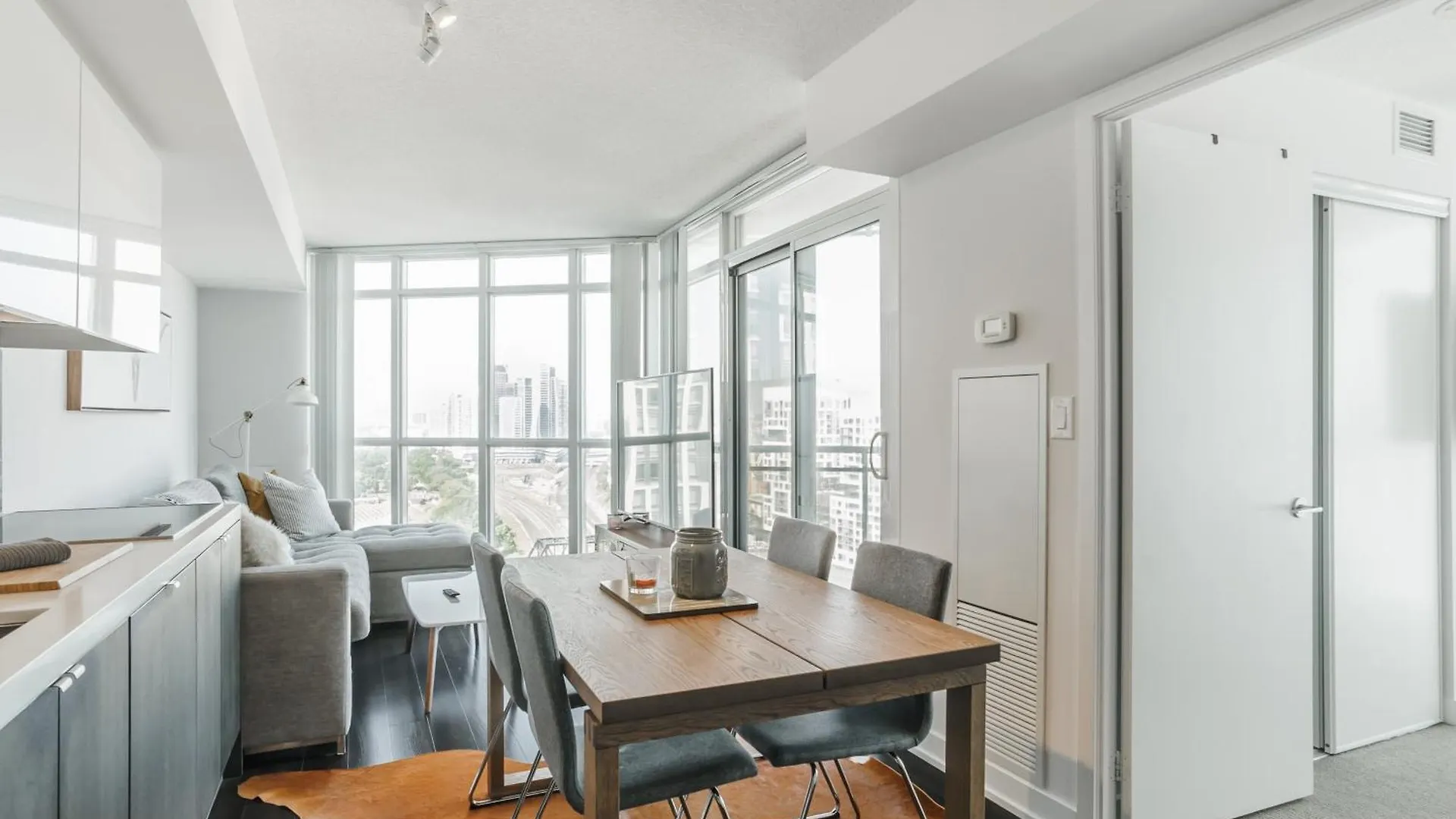 Lanterra Downtown Apartment Toronto