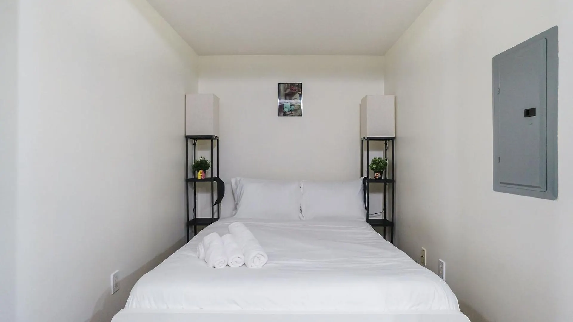 Lanterra Downtown Apartment Toronto