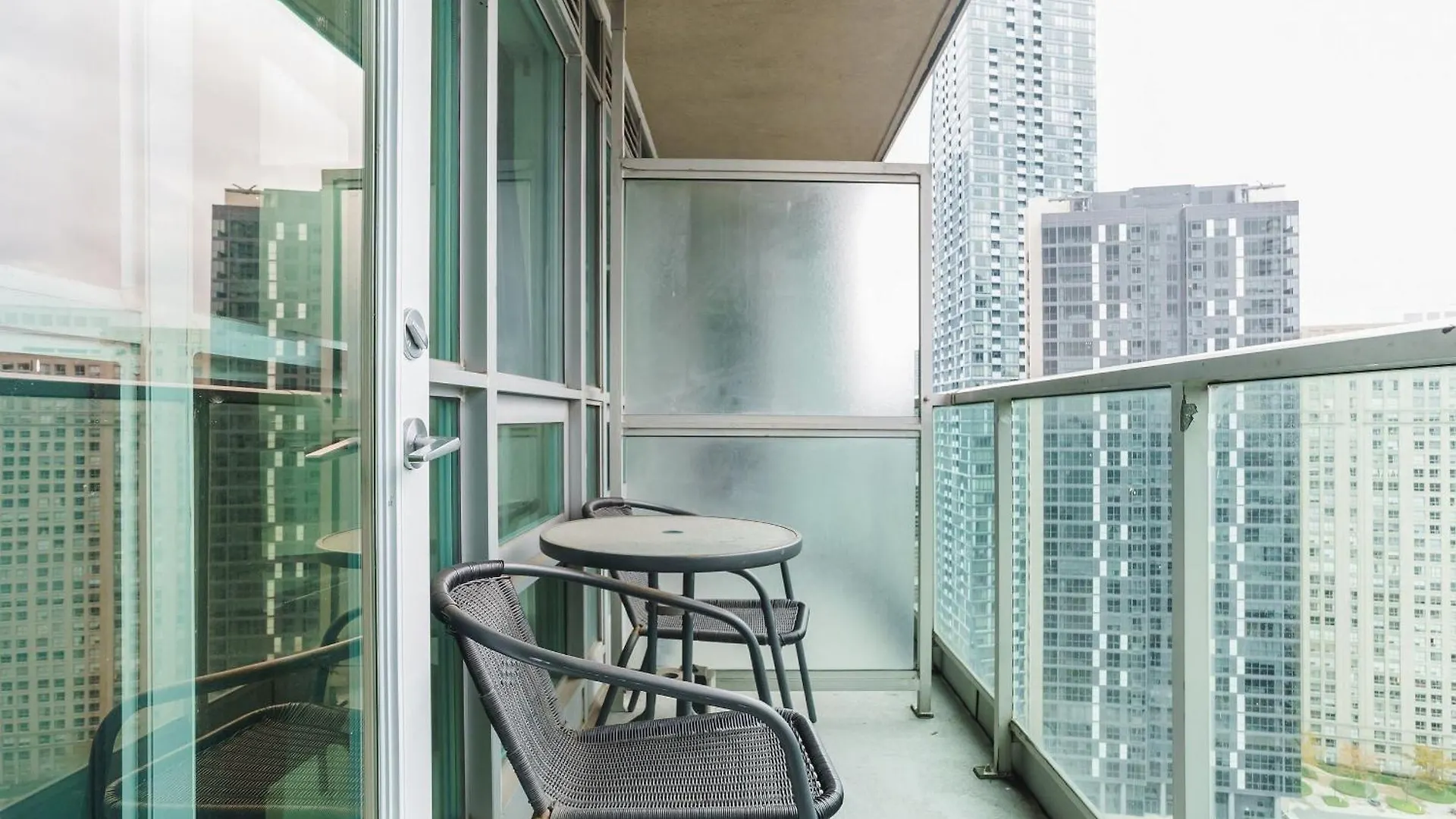Lanterra Downtown Apartment Toronto