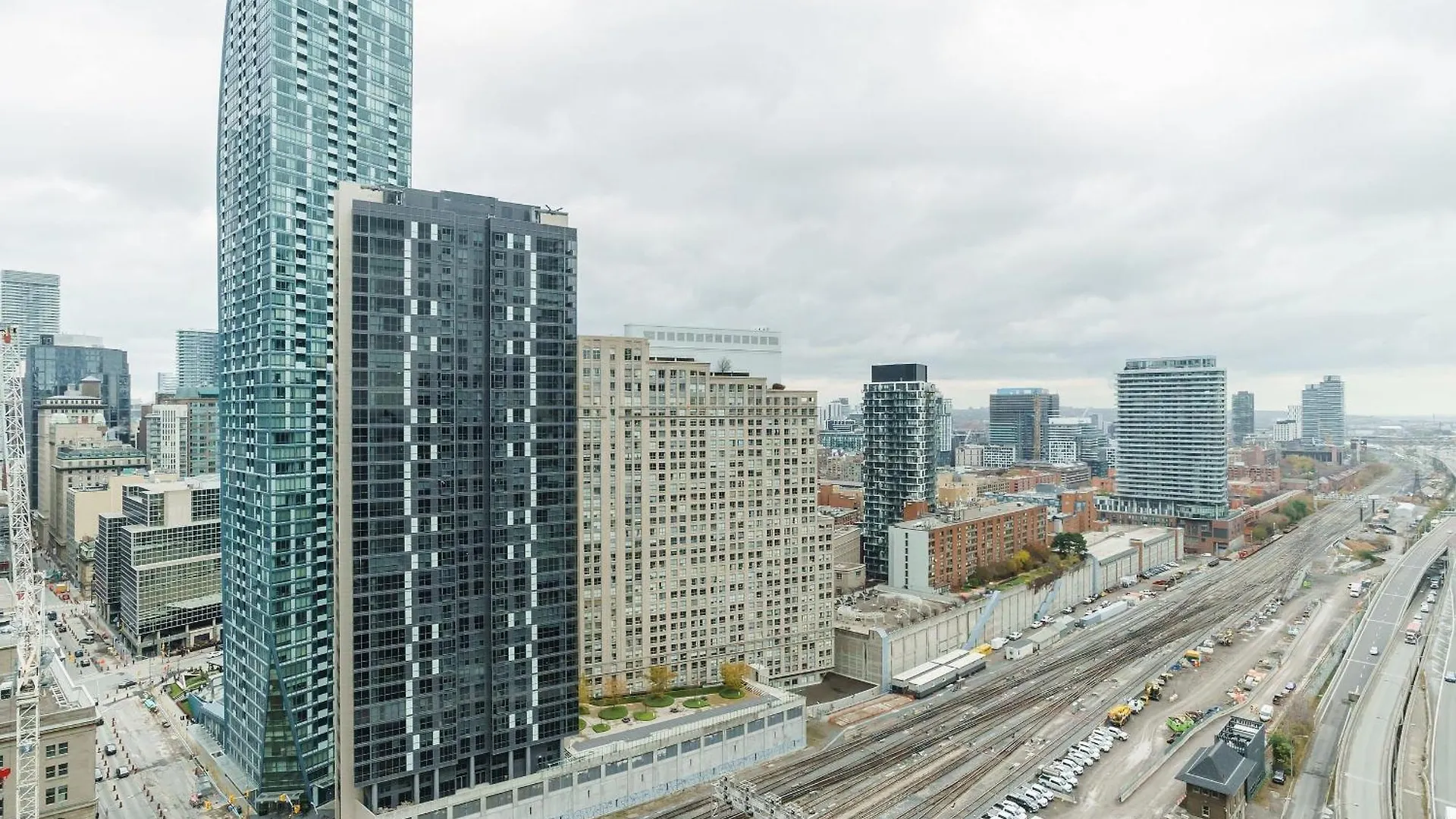 Lanterra Downtown Apartment Toronto