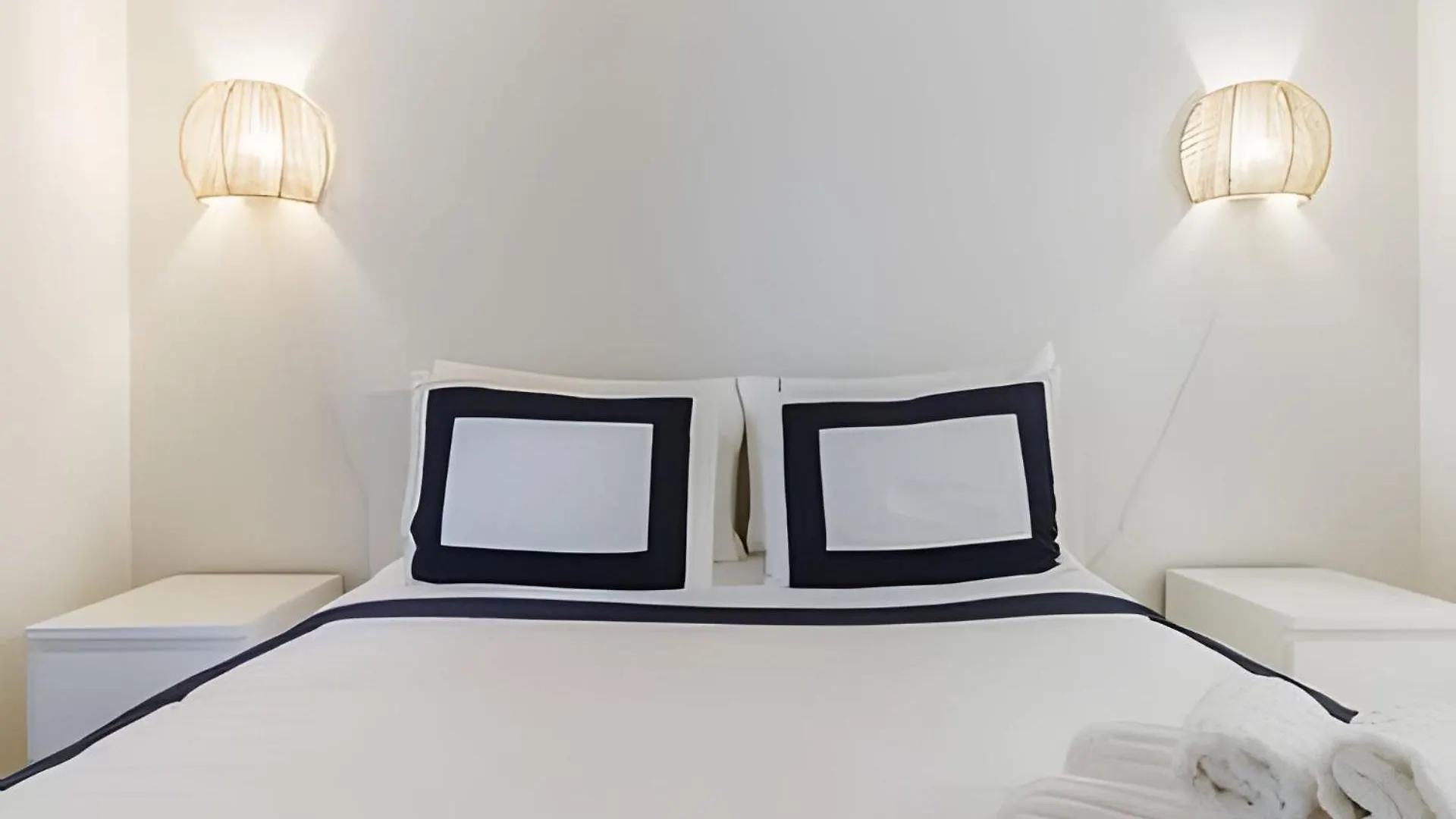 Lanterra Downtown Apartment Toronto Canada