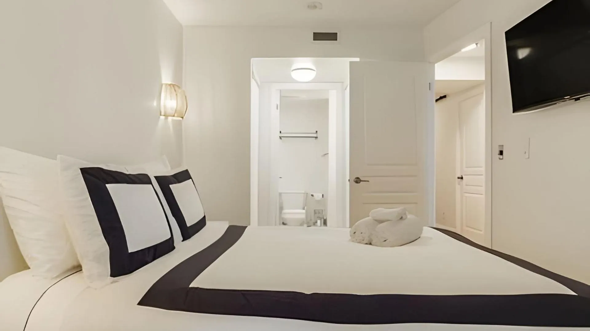 Lanterra Downtown Apartment Toronto