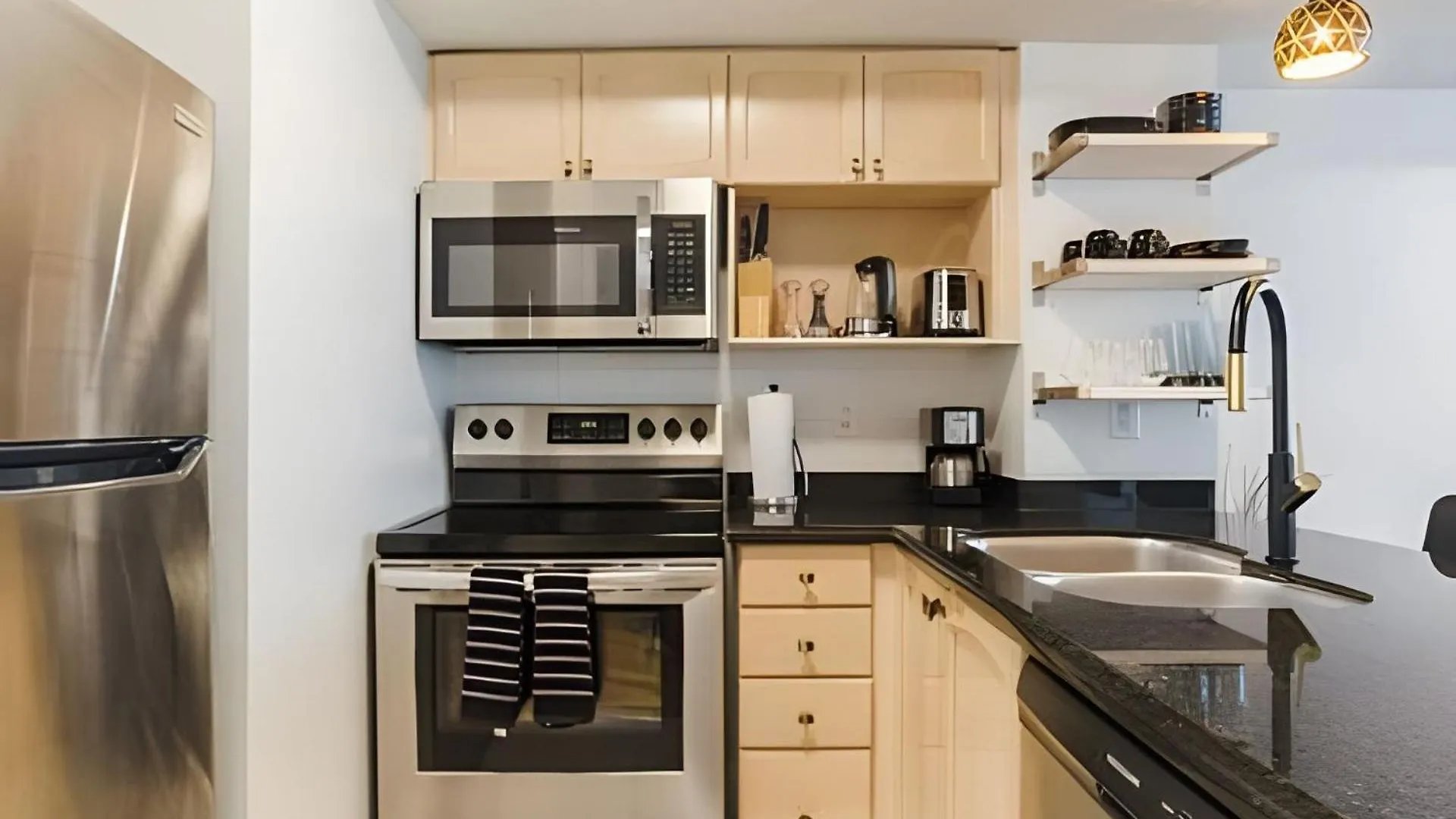 Lanterra Downtown Apartment Toronto