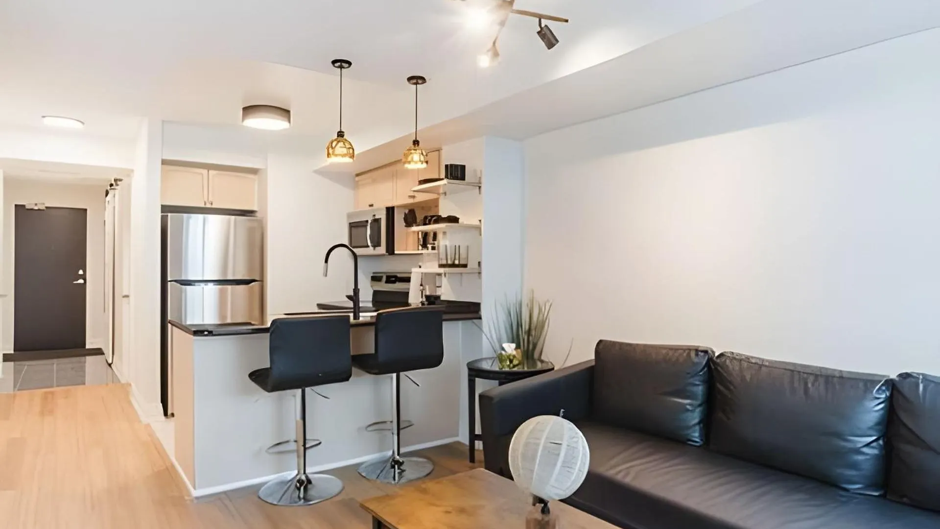 Lanterra Downtown Apartment Toronto