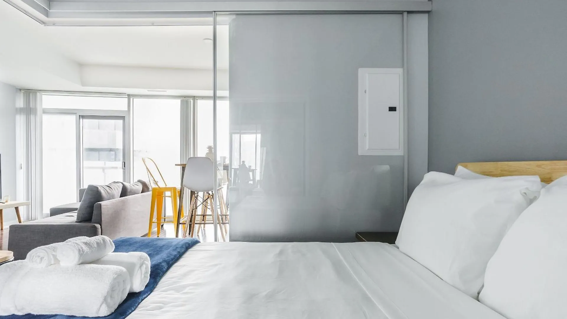 Lanterra Downtown Apartment Toronto