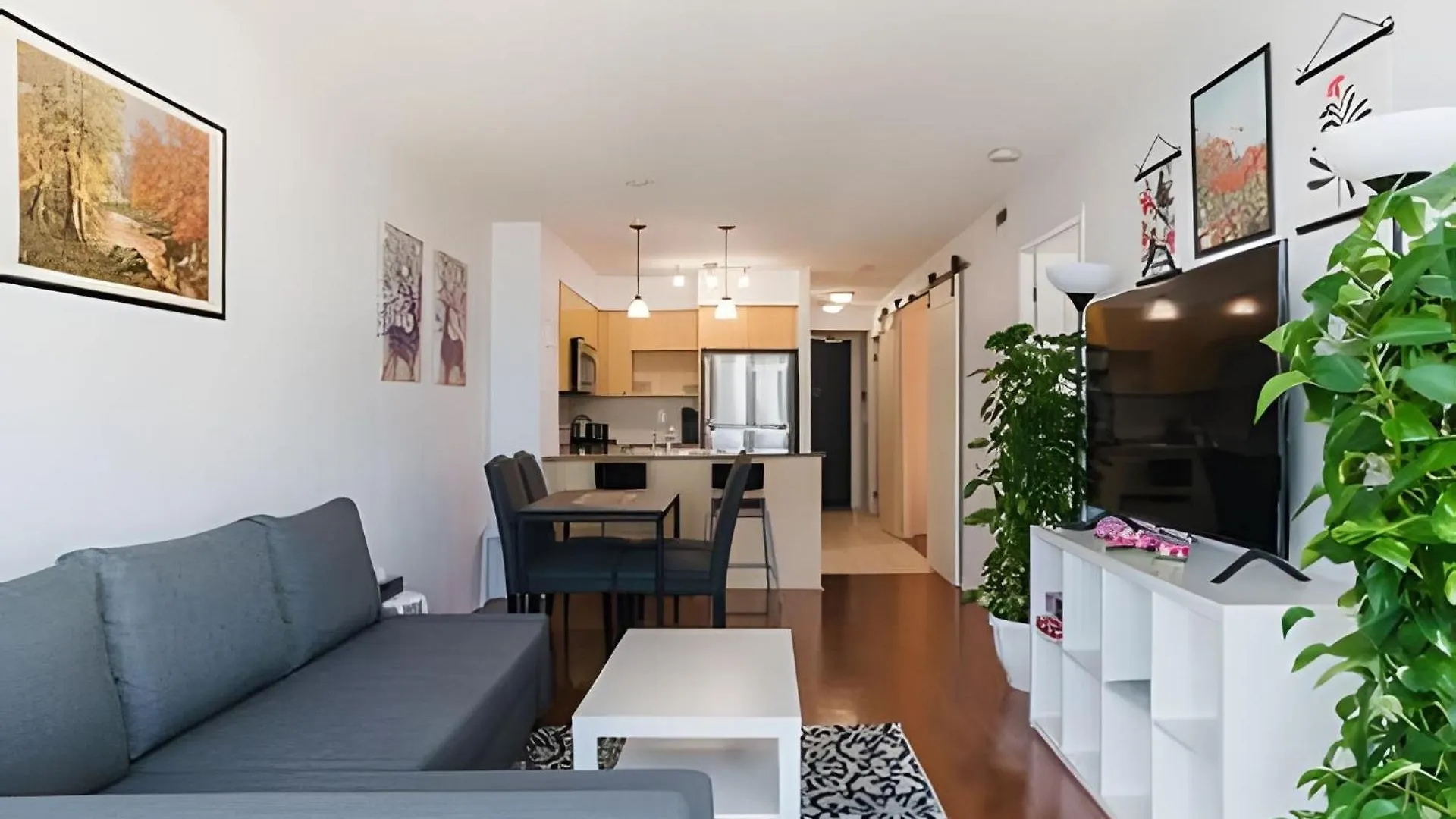 Lanterra Downtown Apartment Toronto