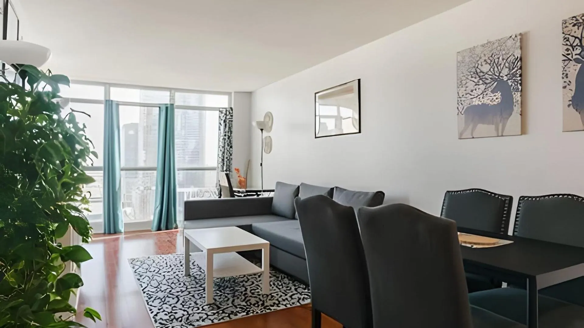 Lanterra Downtown Apartment Toronto