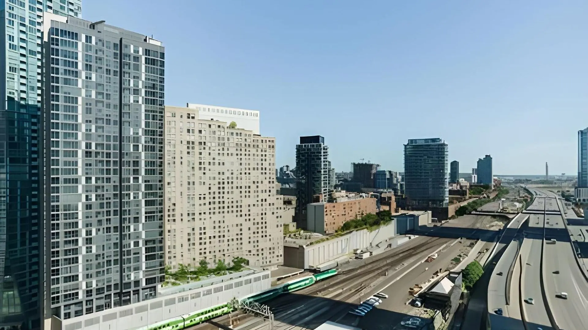 Lanterra Downtown Apartment Toronto