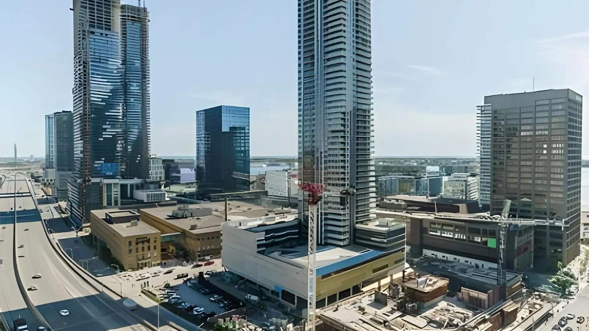 Lanterra Downtown Apartment Toronto