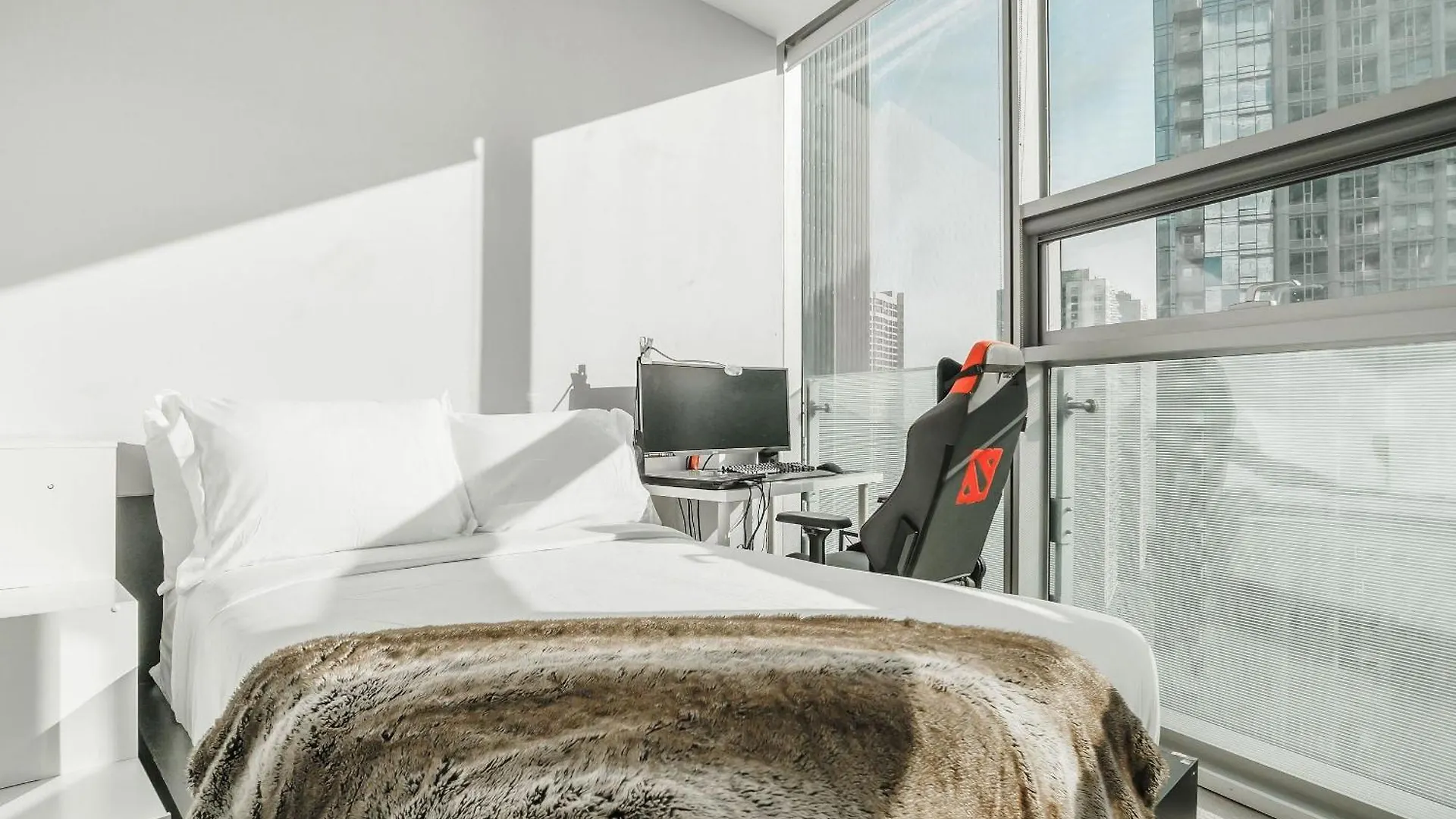 Lanterra Downtown Apartment Toronto