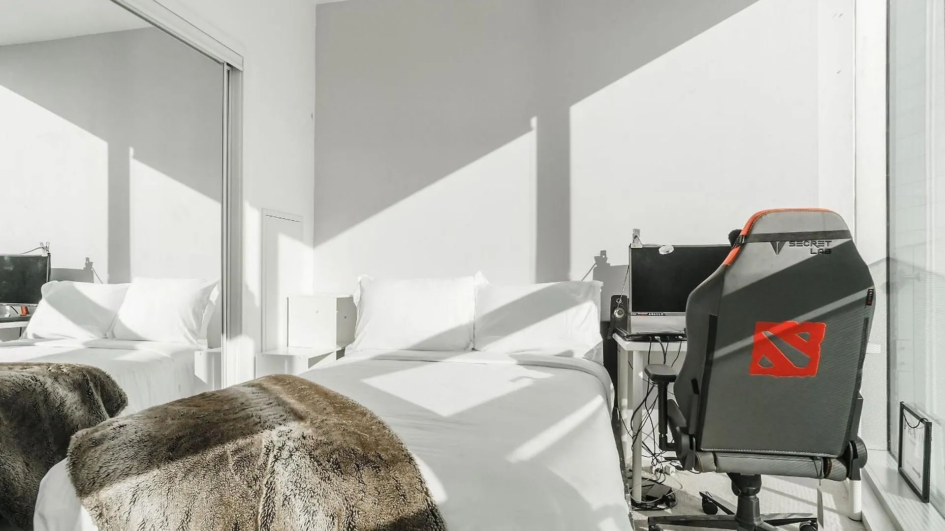 Lanterra Downtown Apartment Toronto
