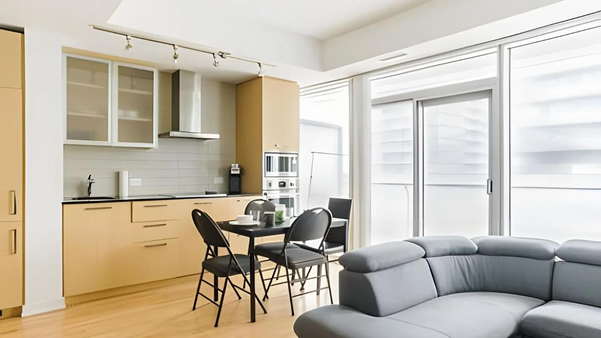 Lanterra Downtown Apartment Toronto