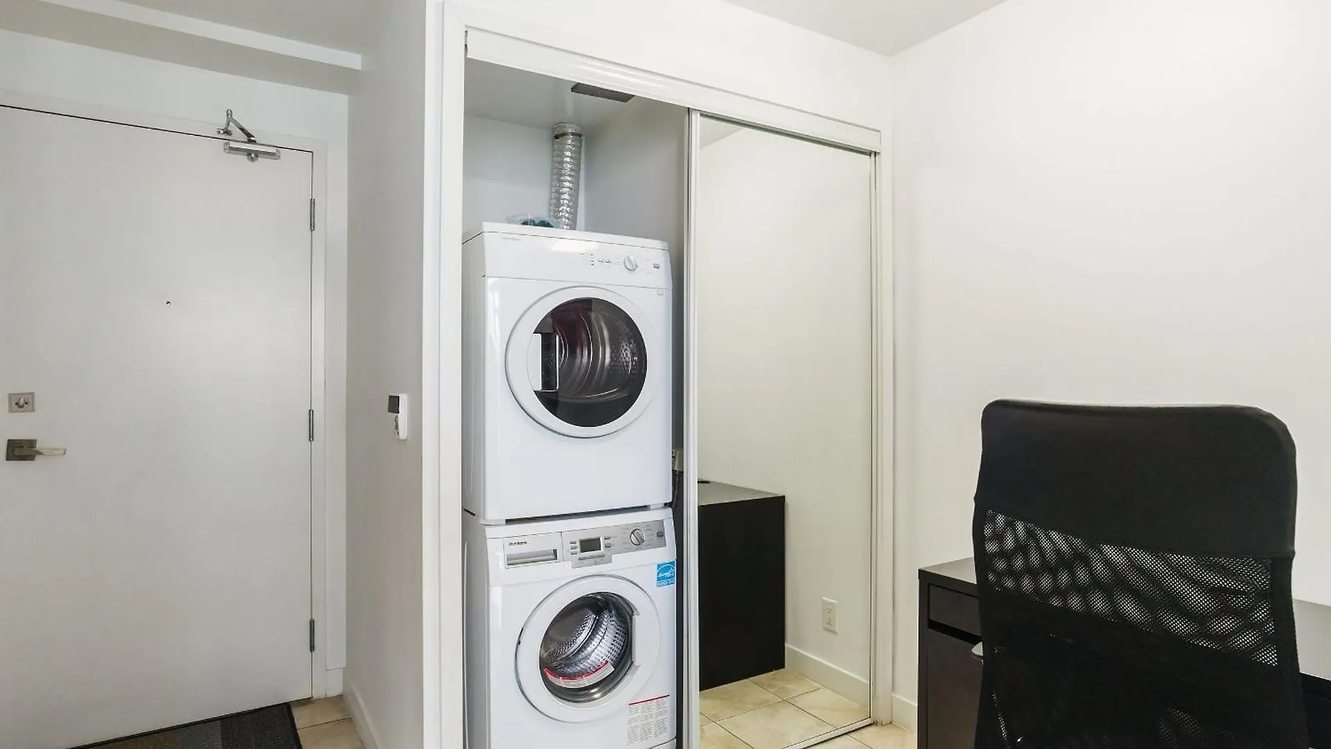 Lanterra Downtown Apartment Toronto Canada