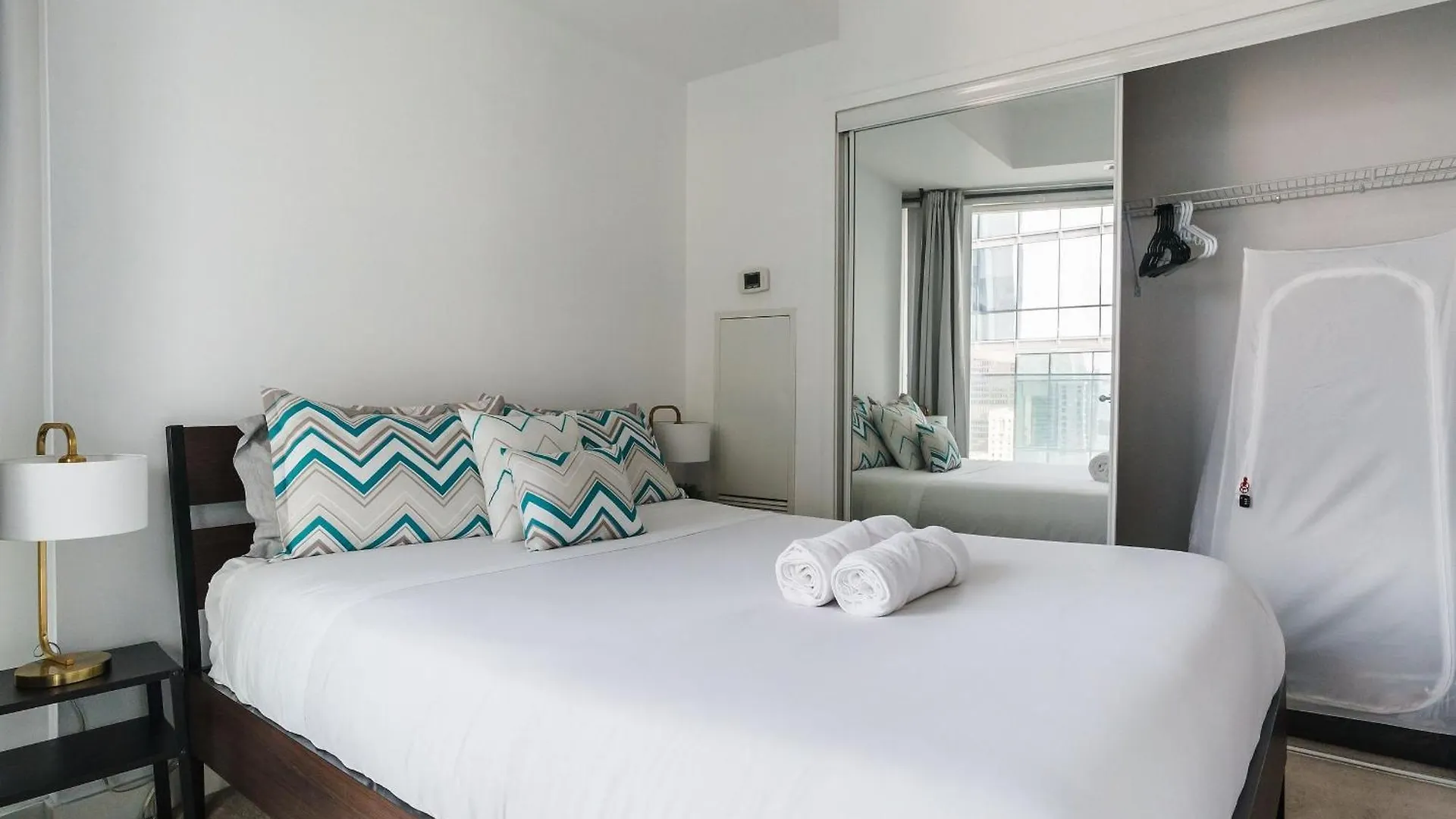 Lanterra Downtown Apartment Toronto