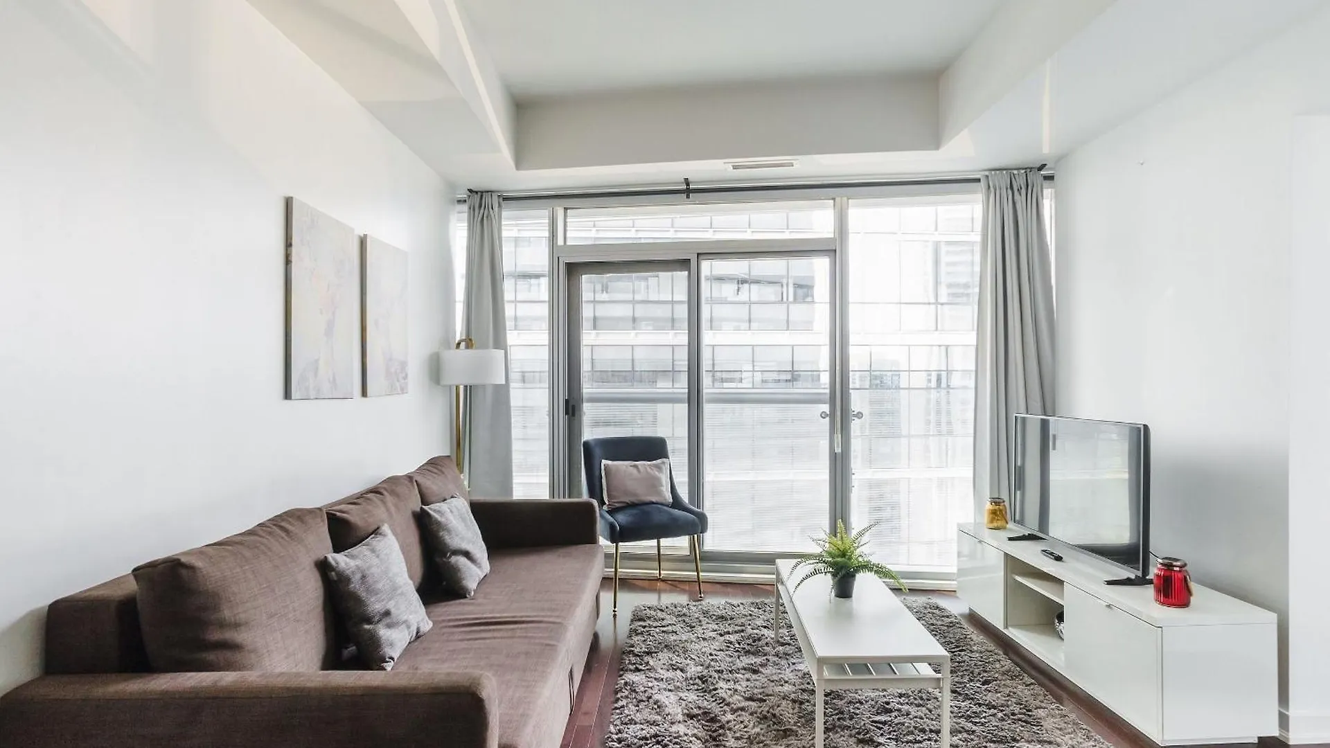 Lanterra Downtown Apartment Toronto