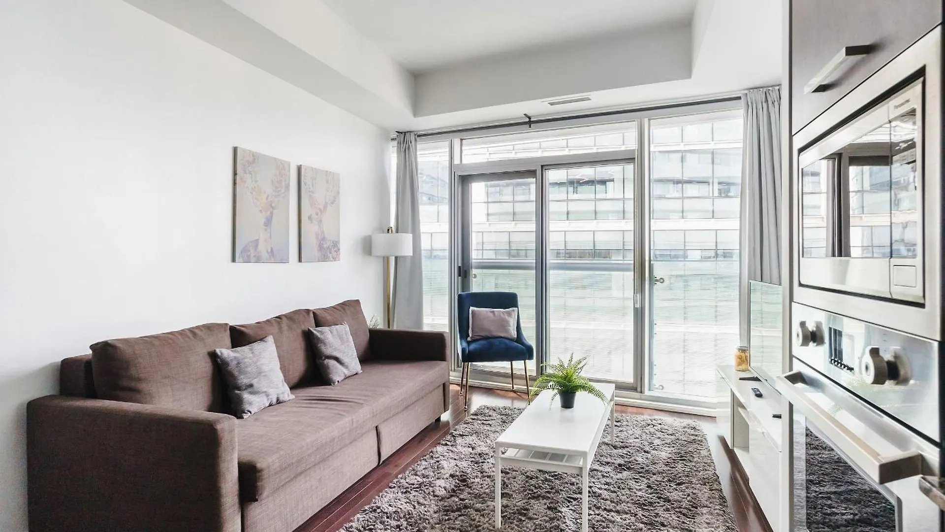 Lanterra Downtown Apartment Toronto