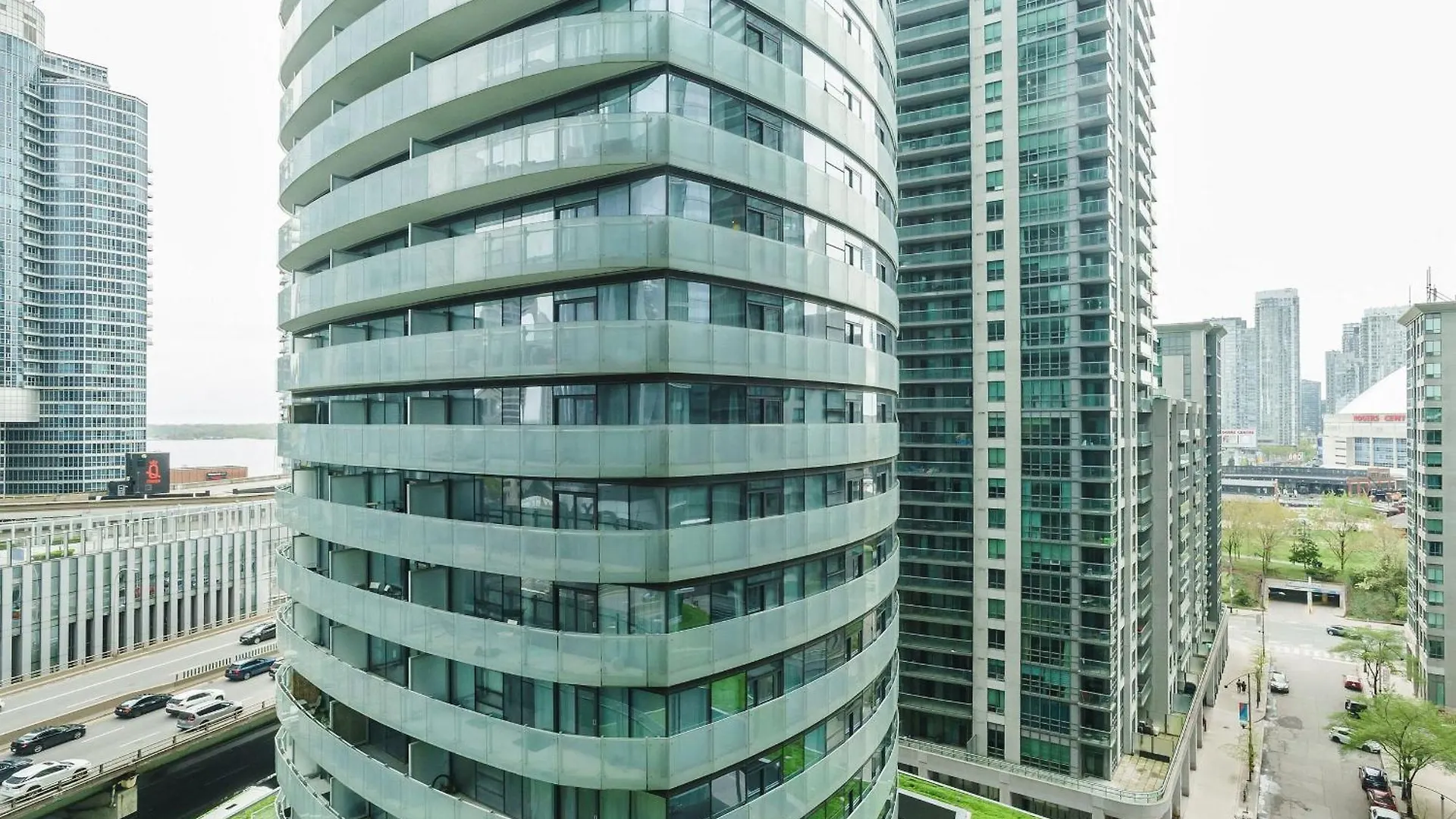 Lanterra Downtown Apartment Toronto
