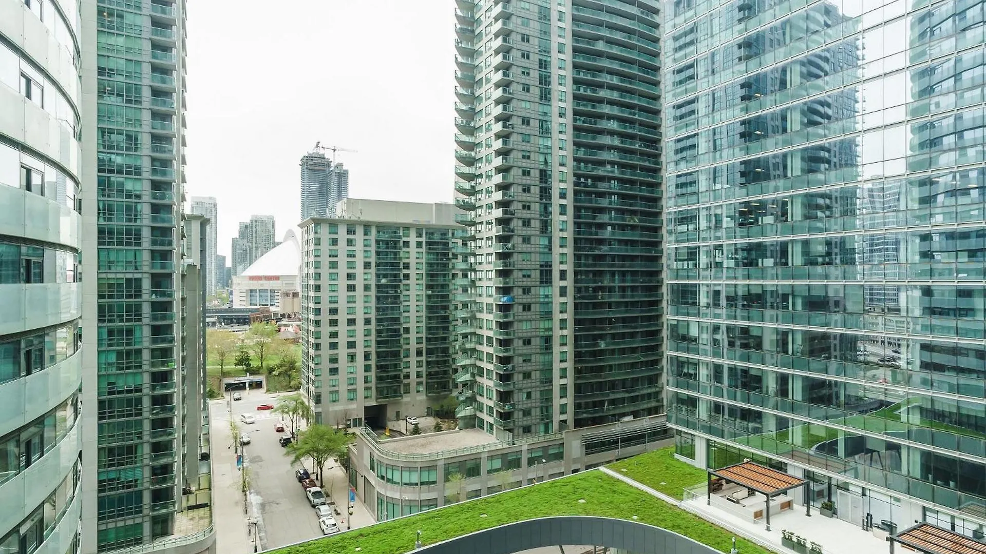 Lanterra Downtown Apartment Toronto