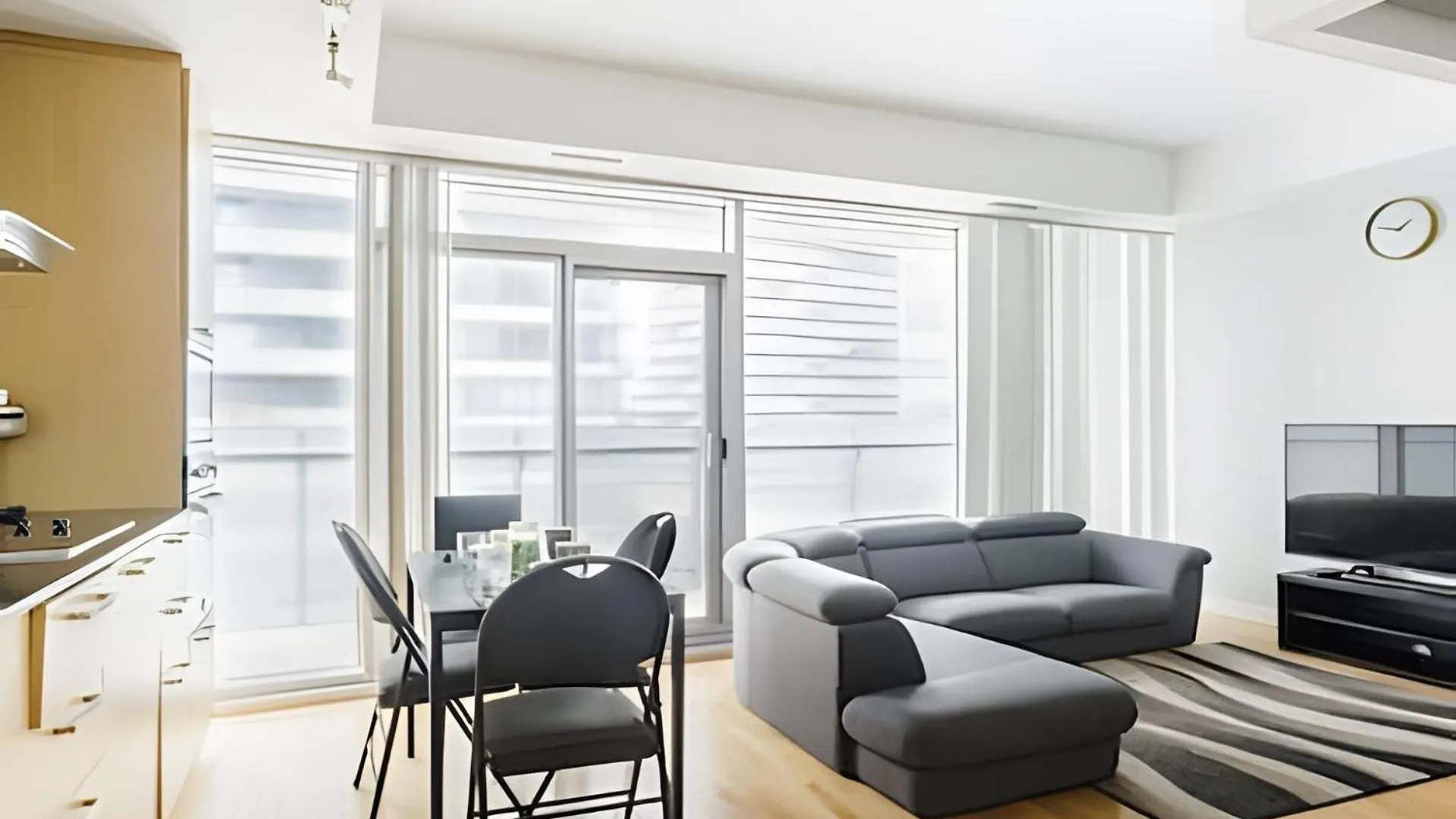 Lanterra Downtown Apartment Toronto