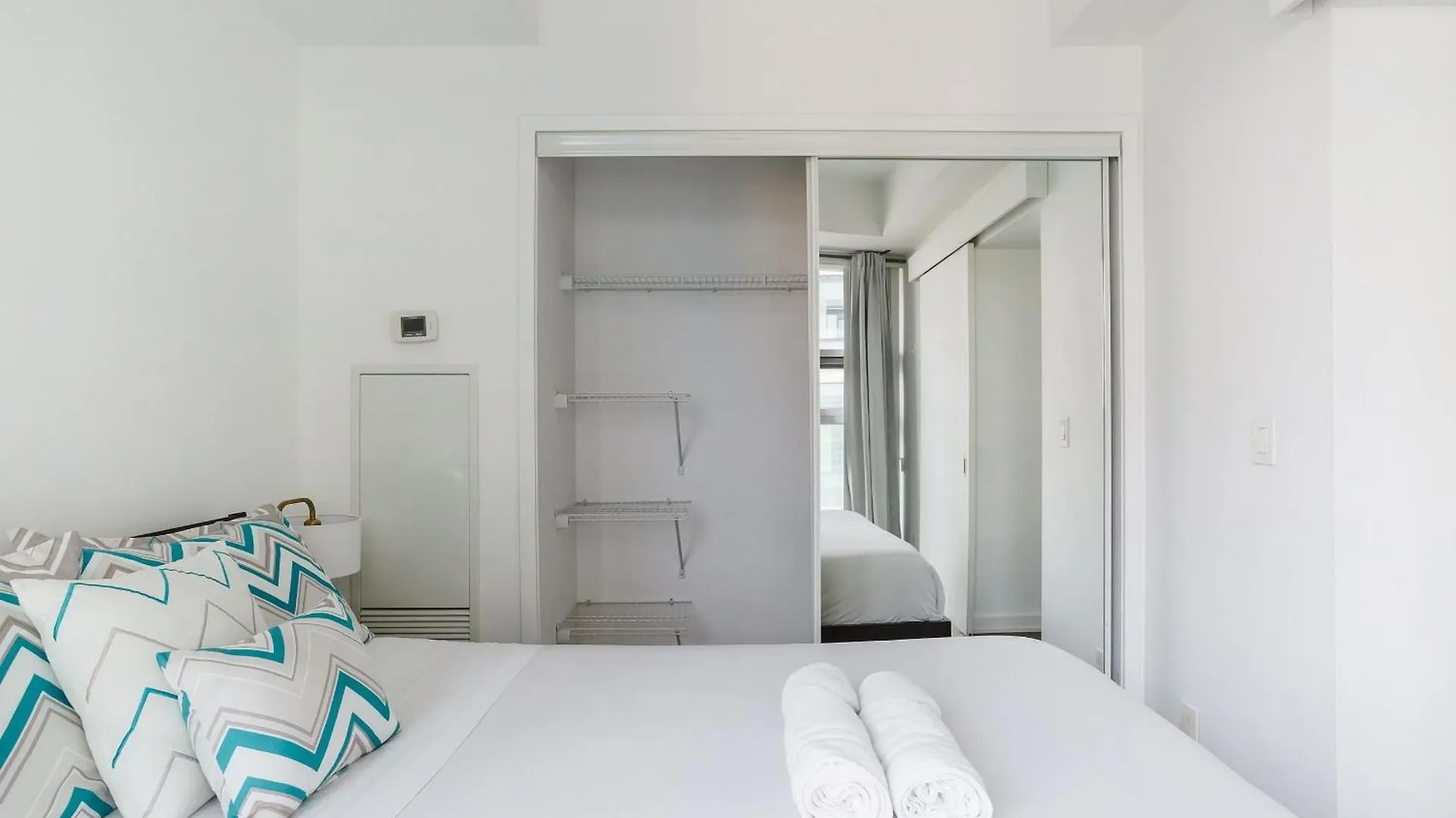 Lanterra Downtown Apartment Toronto