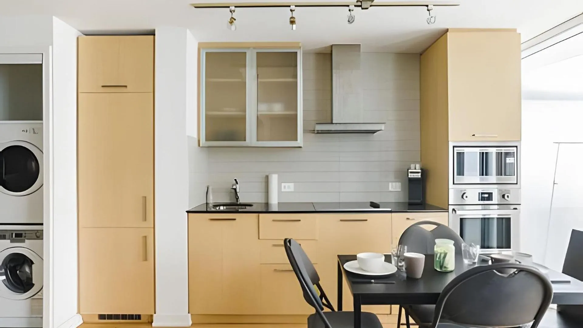 Lanterra Downtown Apartment Toronto