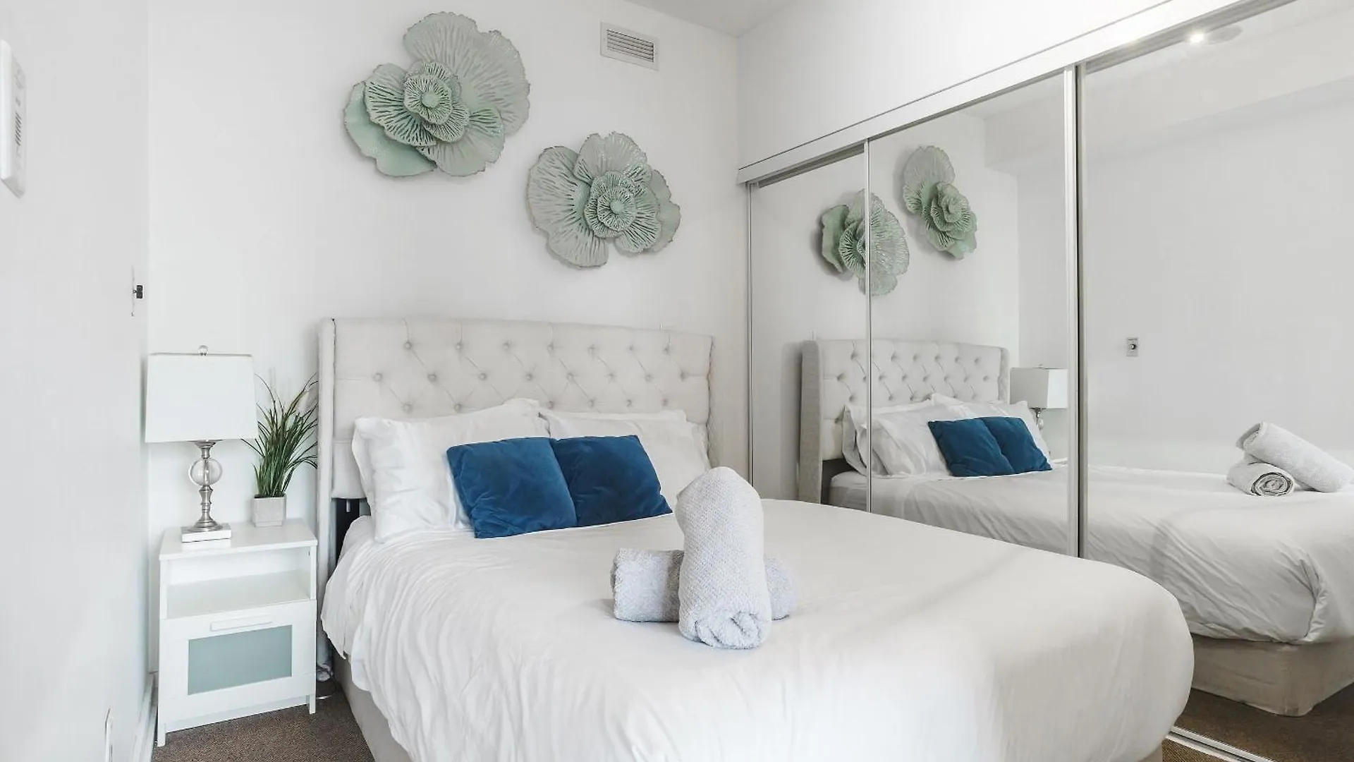 Lanterra Downtown Apartment Toronto