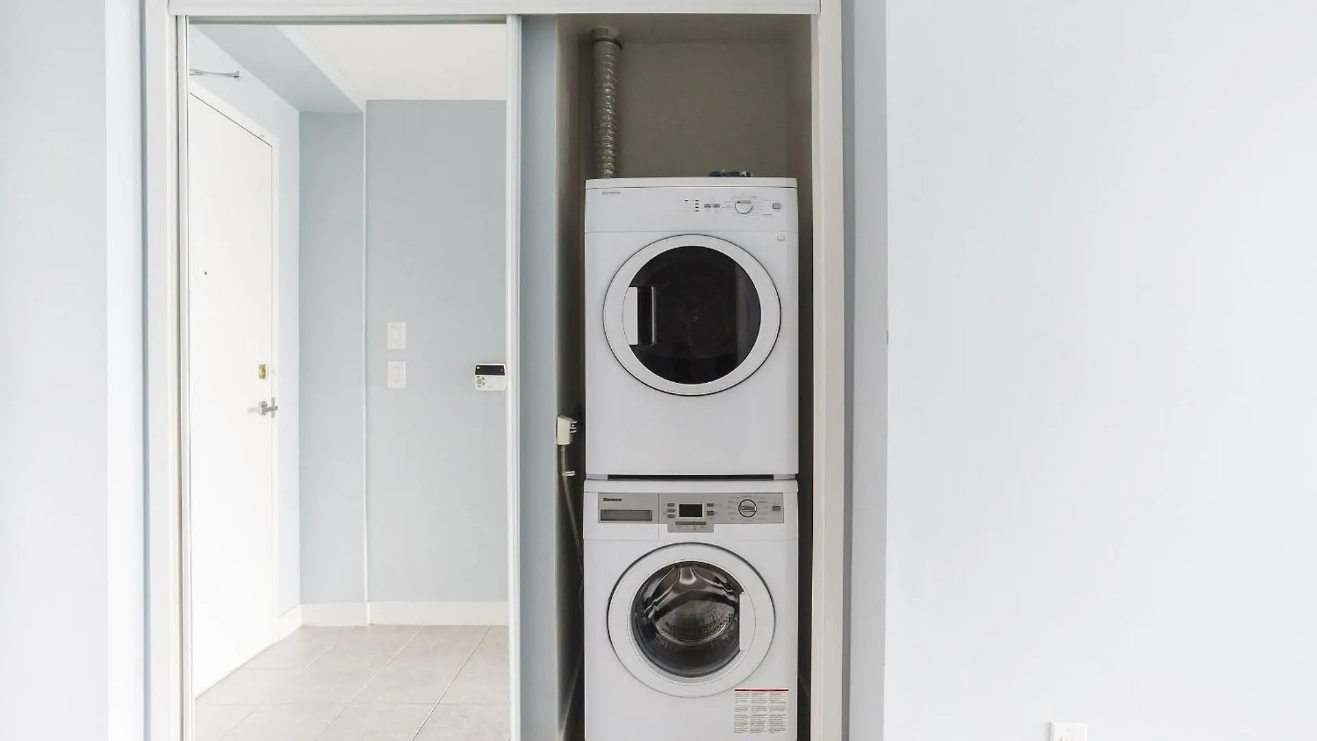 Lanterra Downtown Apartment Toronto